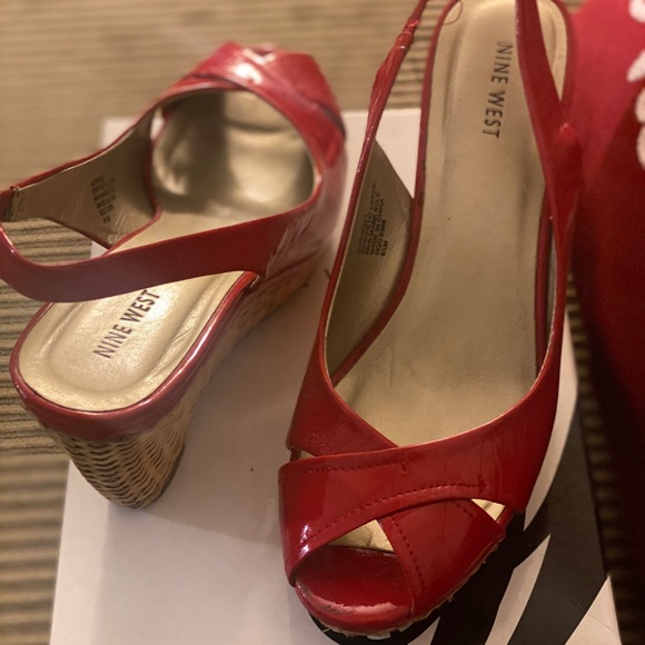 Red patent leather platform sandal - Picture 2 of 3